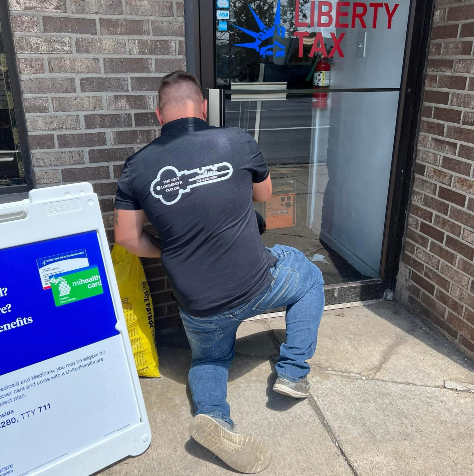 Commercial locksmith Taylor MI